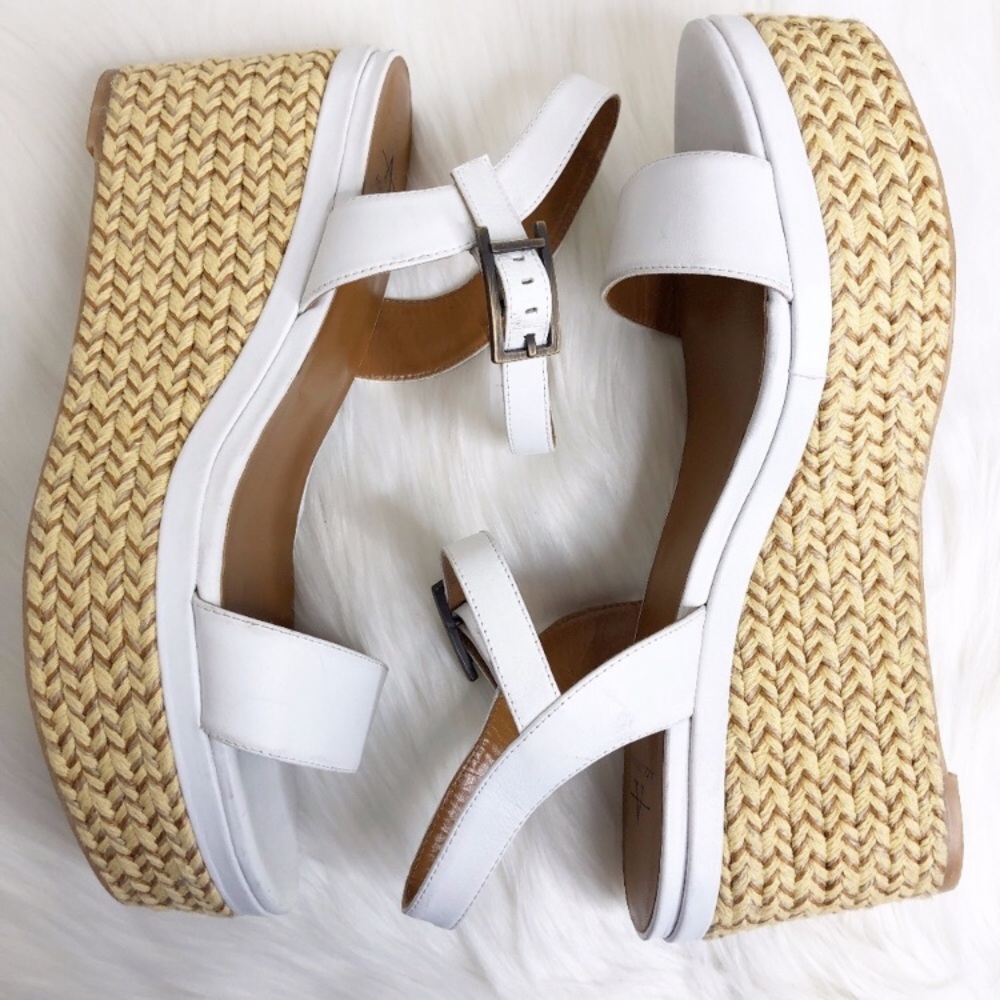 NEW Aquatalia White Cassidy Wedge Sandal
